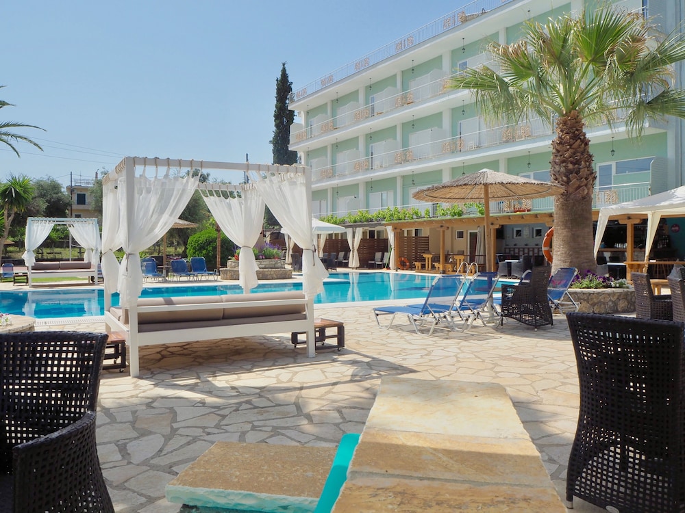 Paloma Blanca Hotel 43/55