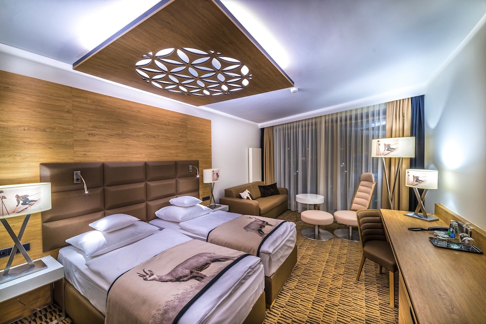 suite, mountain view