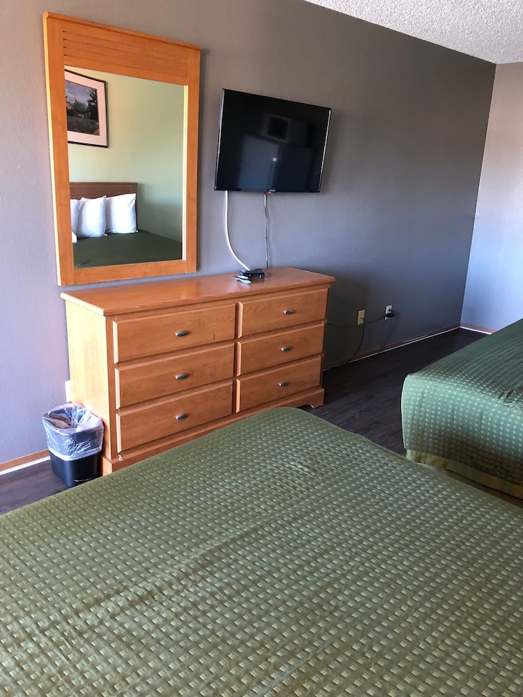 Sumner Motor Inn 35/55