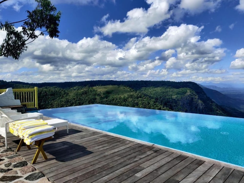 Hills And Hues Resort Thekkady 59/68