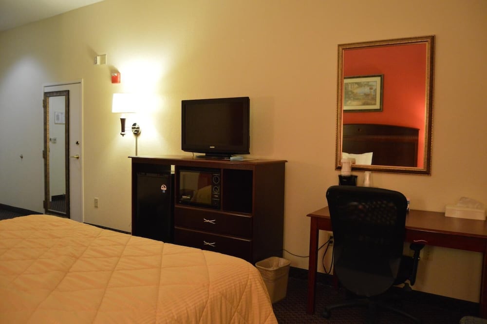 Executive Inn 25/33