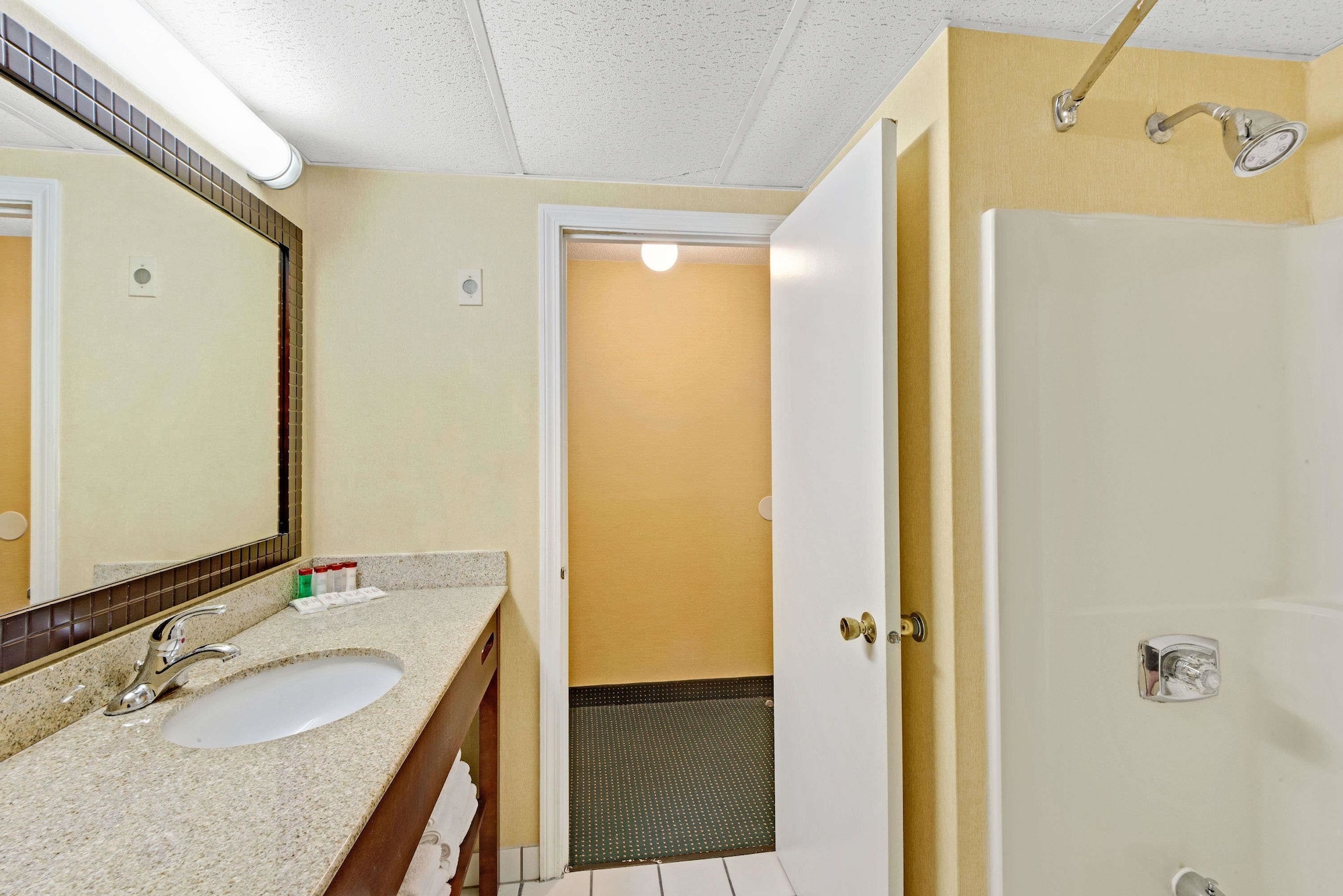 Ramada by Wyndham Kittery thumb 3