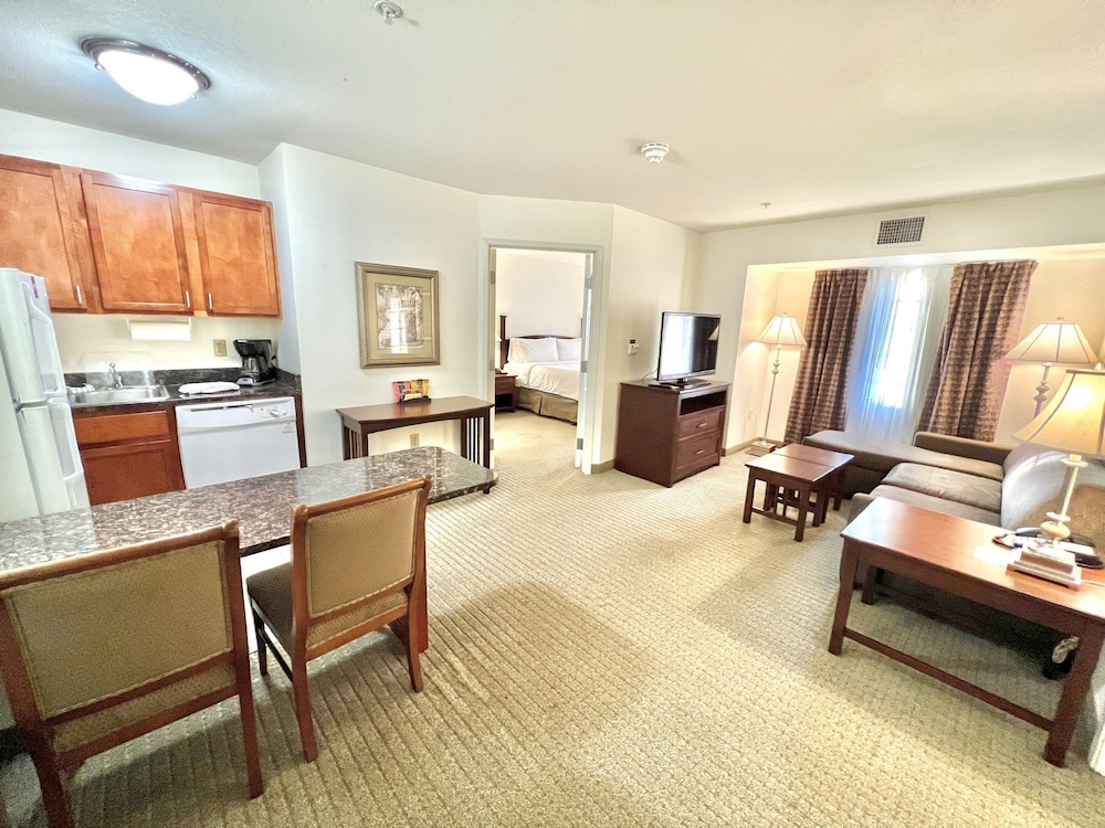 STAYBRIDGE SUITES DETROIT-NOVI 46/60