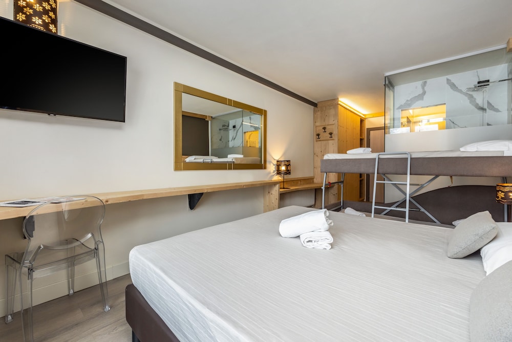 Hotel Piandineve 17/64
