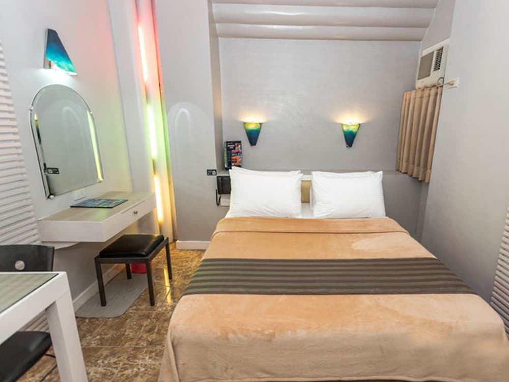 Urban Travellers Hotel Ex Shogun Suite Hotel 33/72