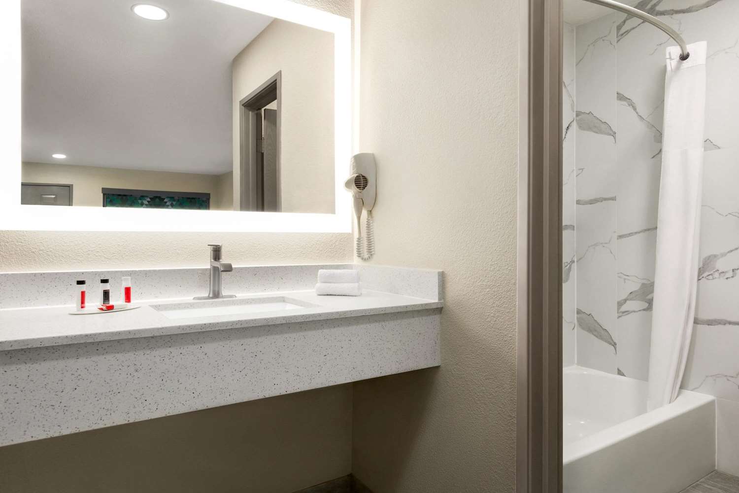 Days Inn by Wyndham Ruidoso Downs 53/54