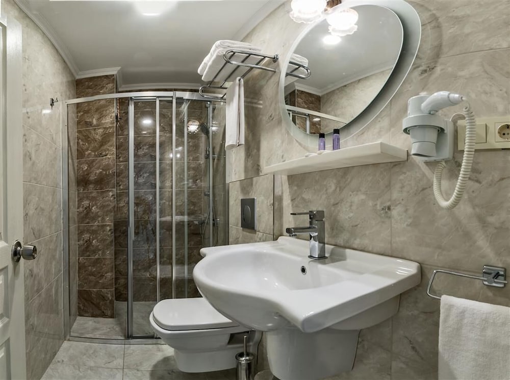 VALIDE HOTEL 52/53