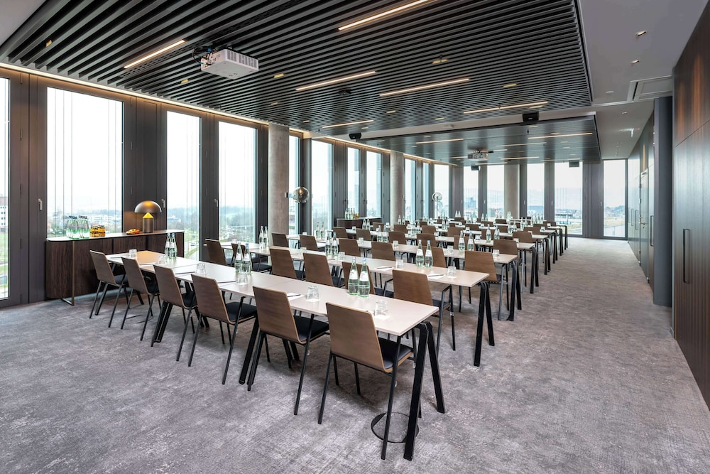 Radisson Blu Hotel at Porsche Design Tower Stuttgart 43/50