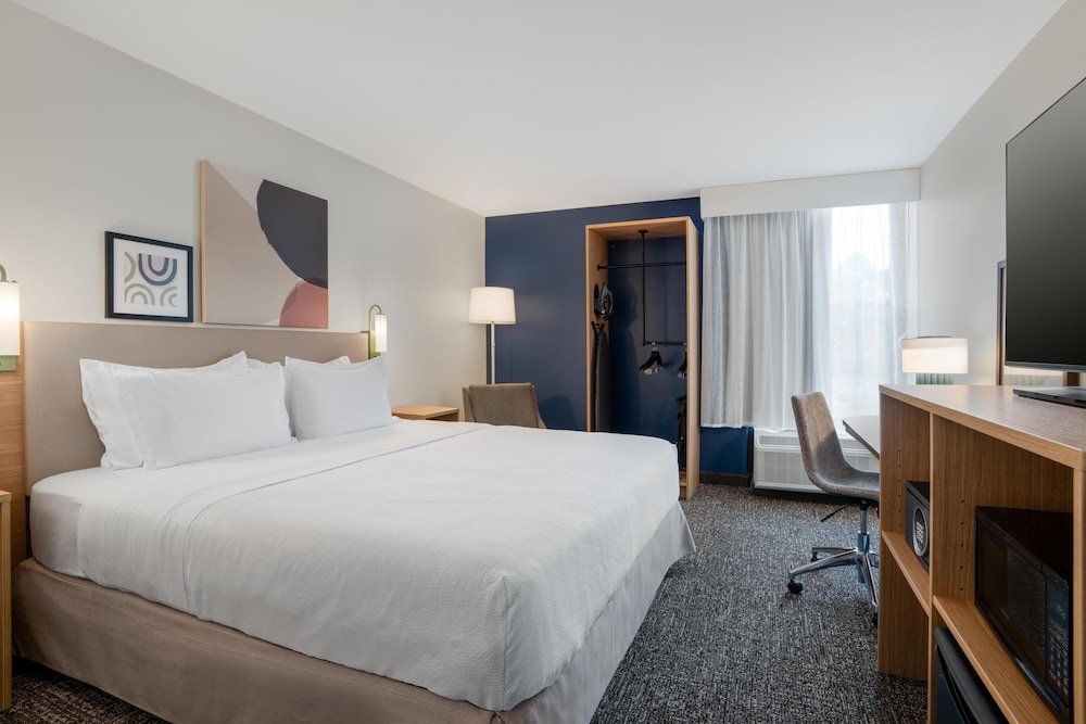 ROOM, KING BED, ACCESSIBLE