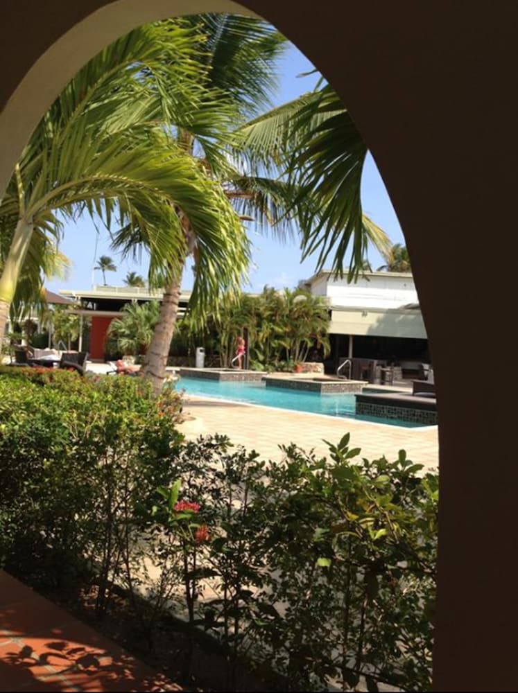 Voco Surfside Aruba by IHG 5/90