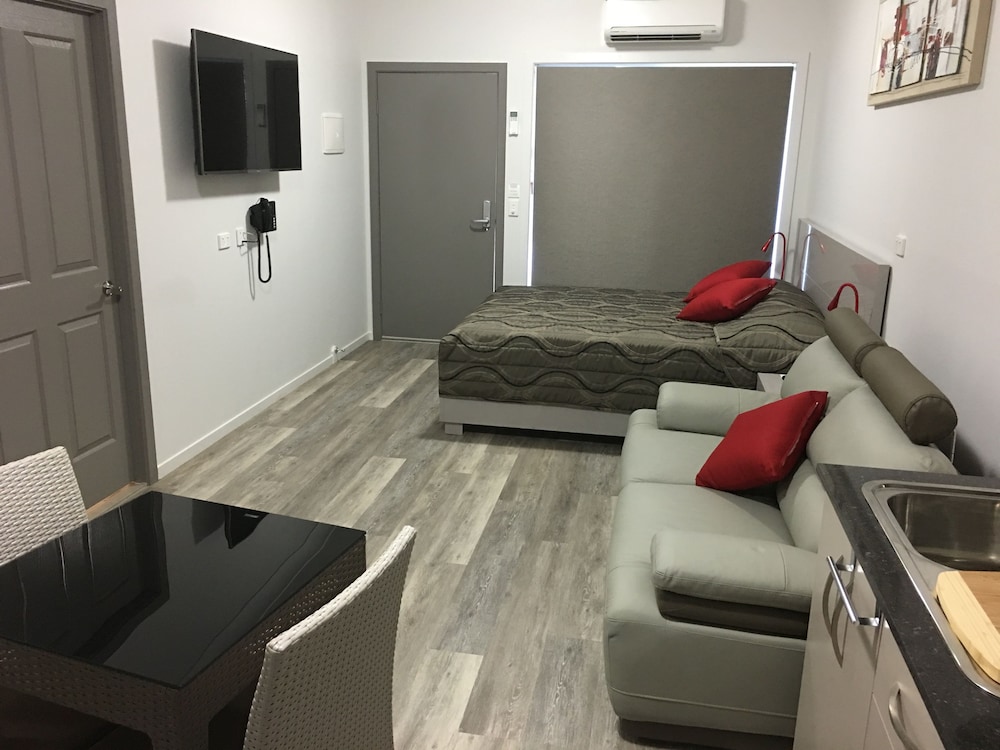 Athena Motel Apartments 35/46