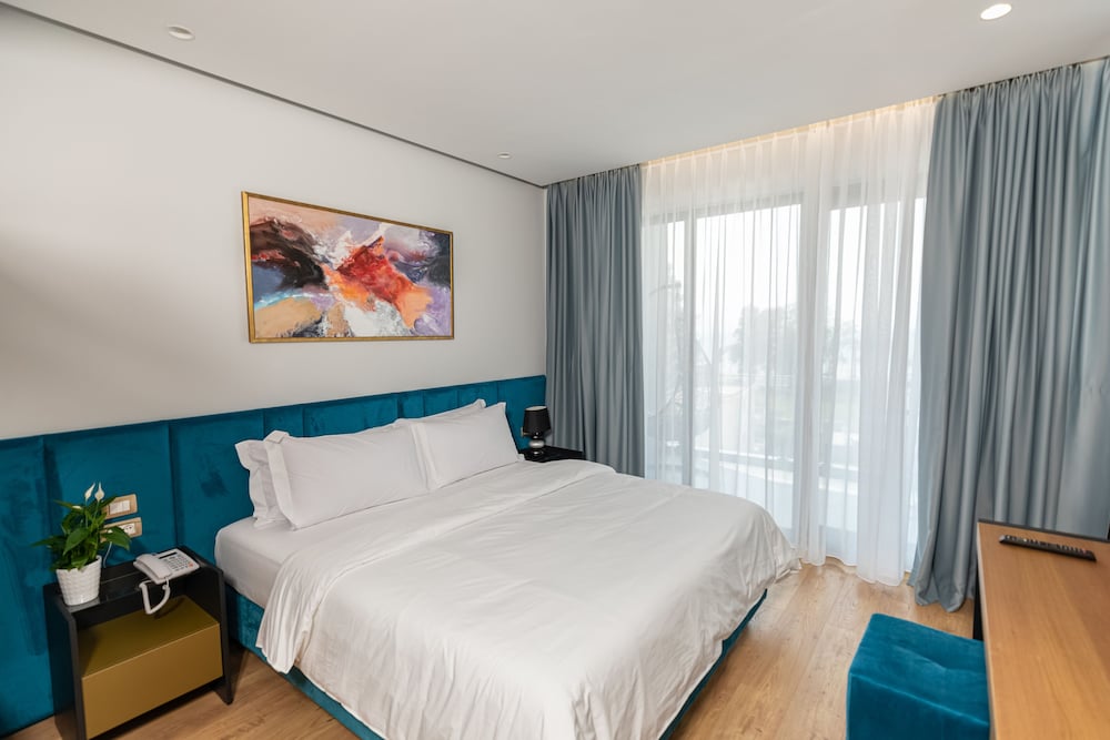 Ames Hotel & Spa 24/56