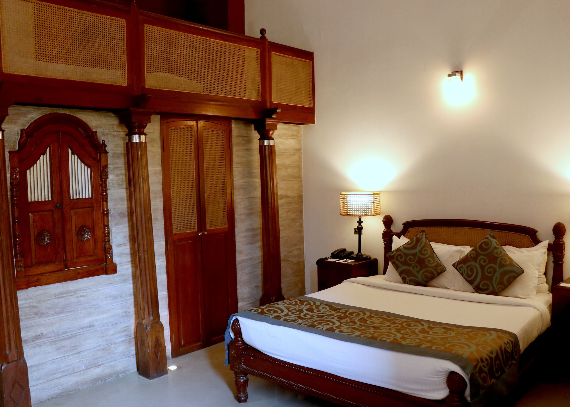 LUXURY, SUITE, QUEEN BED