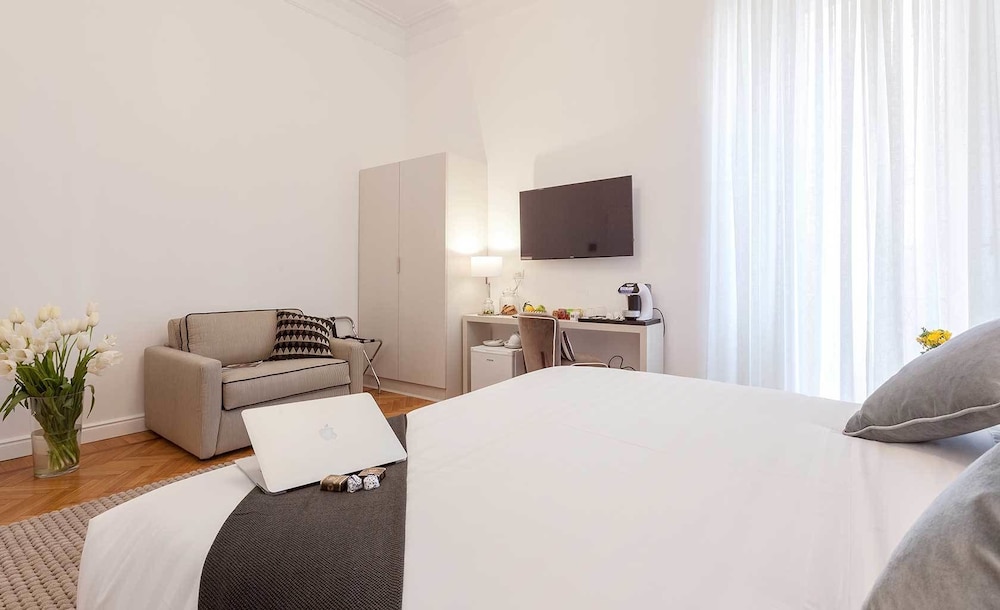 504 CORSO SUITES 21/76