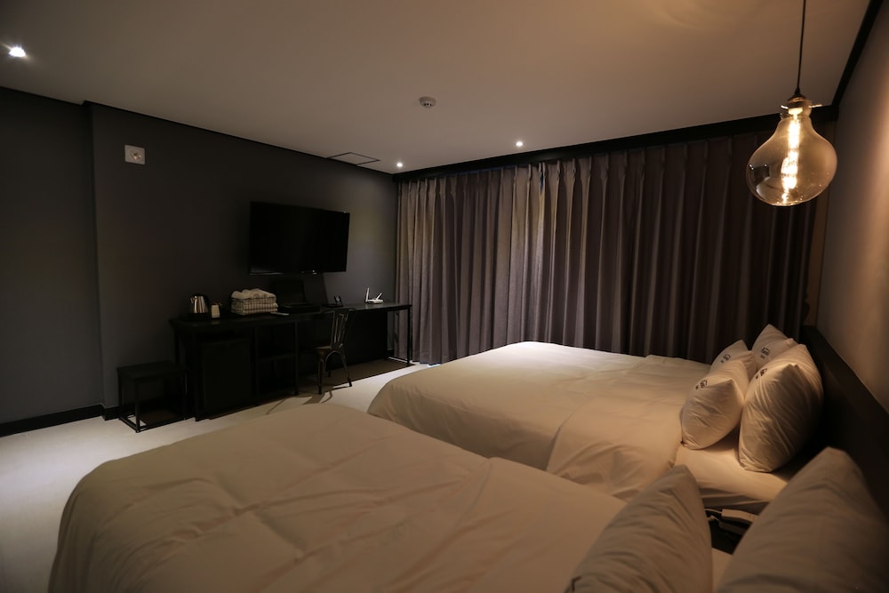 Busan Gupo Almond 33/58