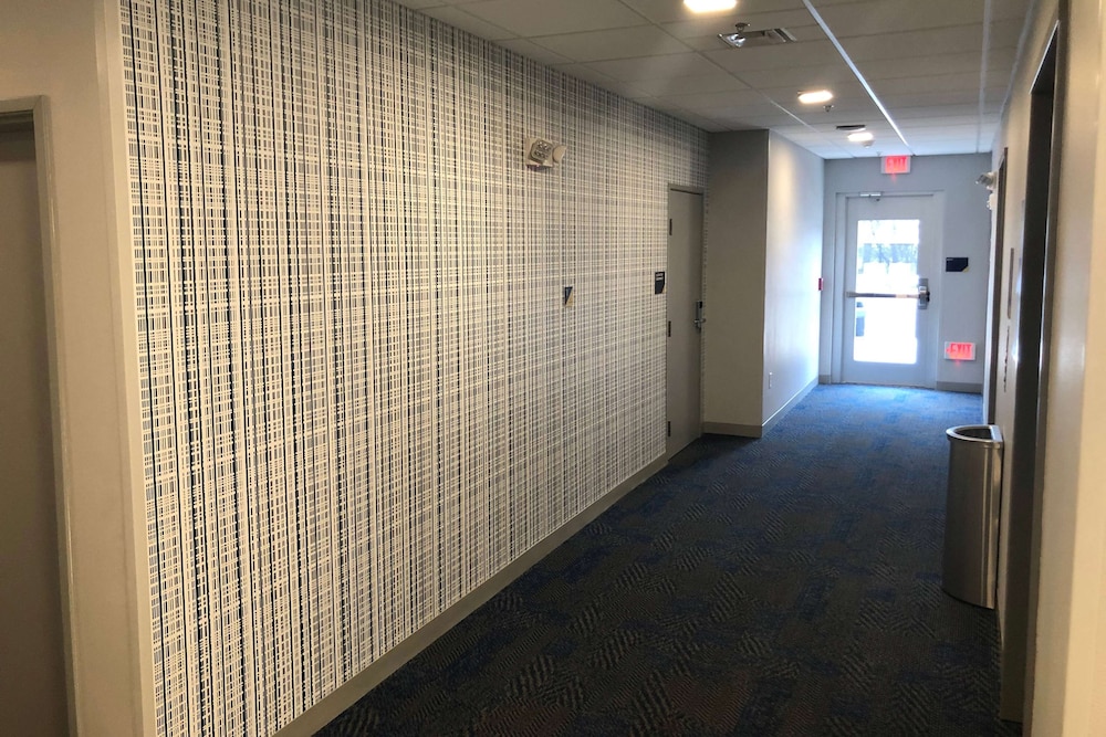 Microtel Inn and Suites by Wyndham Hot Springs 4/29