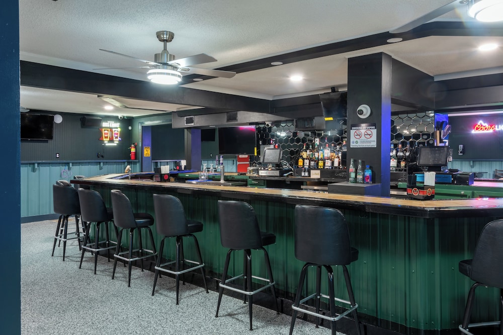 Budget Inn & Suites 37/56