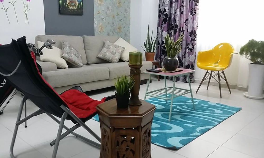Aeon Tebrau Homestay & Hotel 39/62