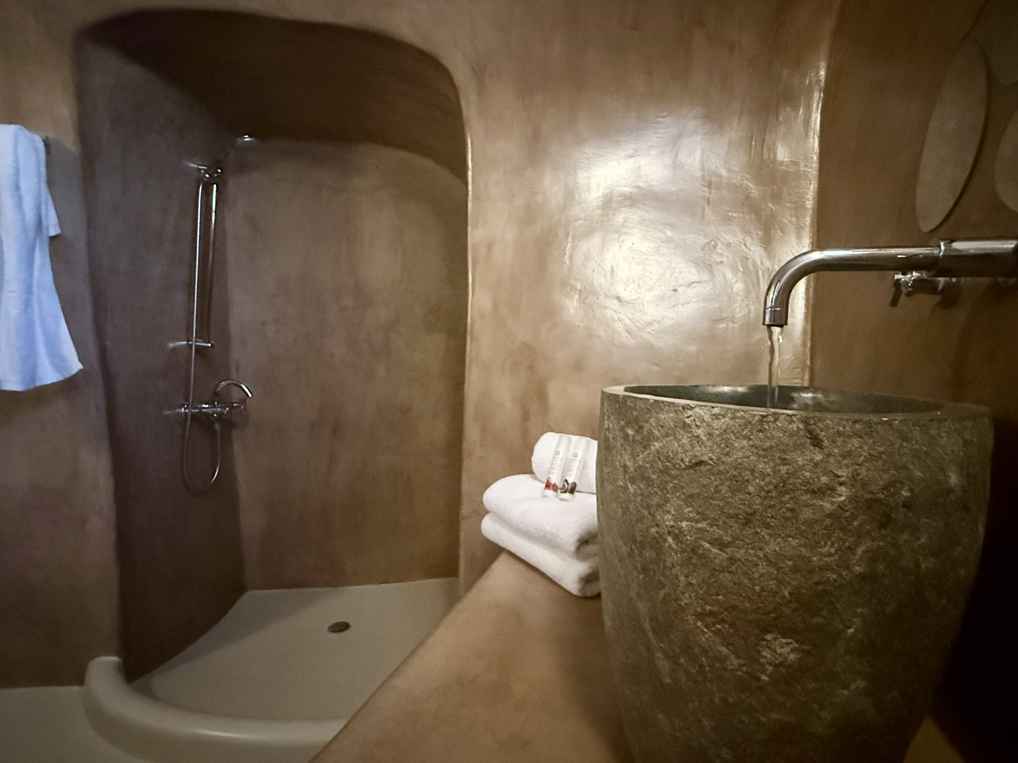 Cave, Grand, House, Shared Plunge Pool