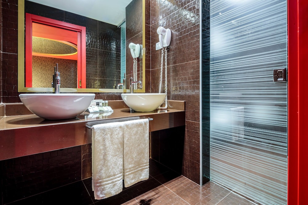 Base To Work Hotel 41/42