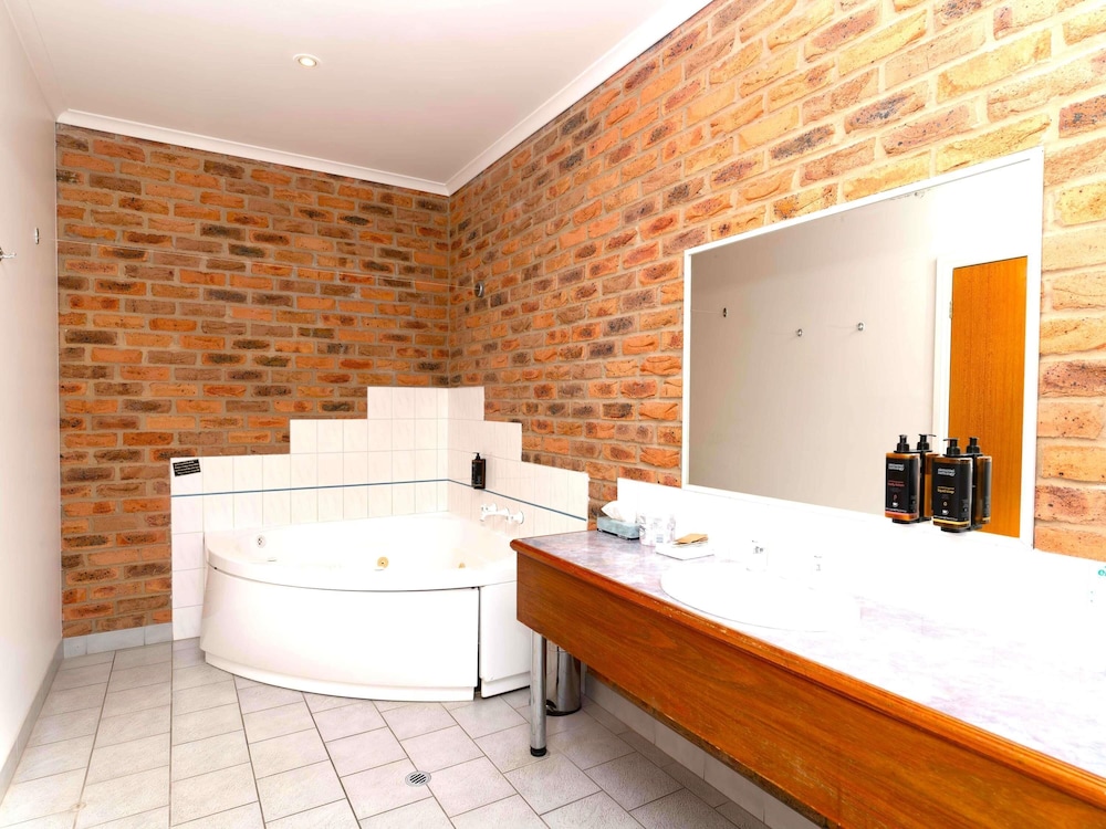 Spa, Suite, Queen Bed، MERCURE PORT OF ECHUCA 6/7