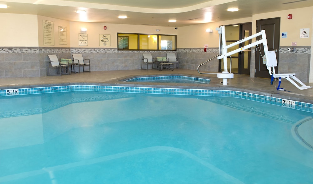 Holiday Inn Express Suites Colorado Springs Central 40/80