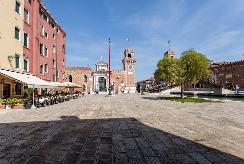Venice Prince Apartments 35/50