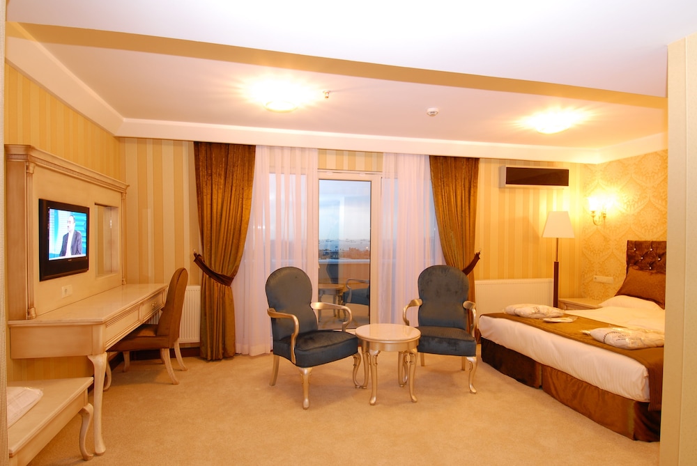 Mosaic Hotel 51/65