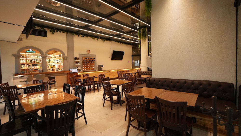 Hotel Marques del Valle 36/50