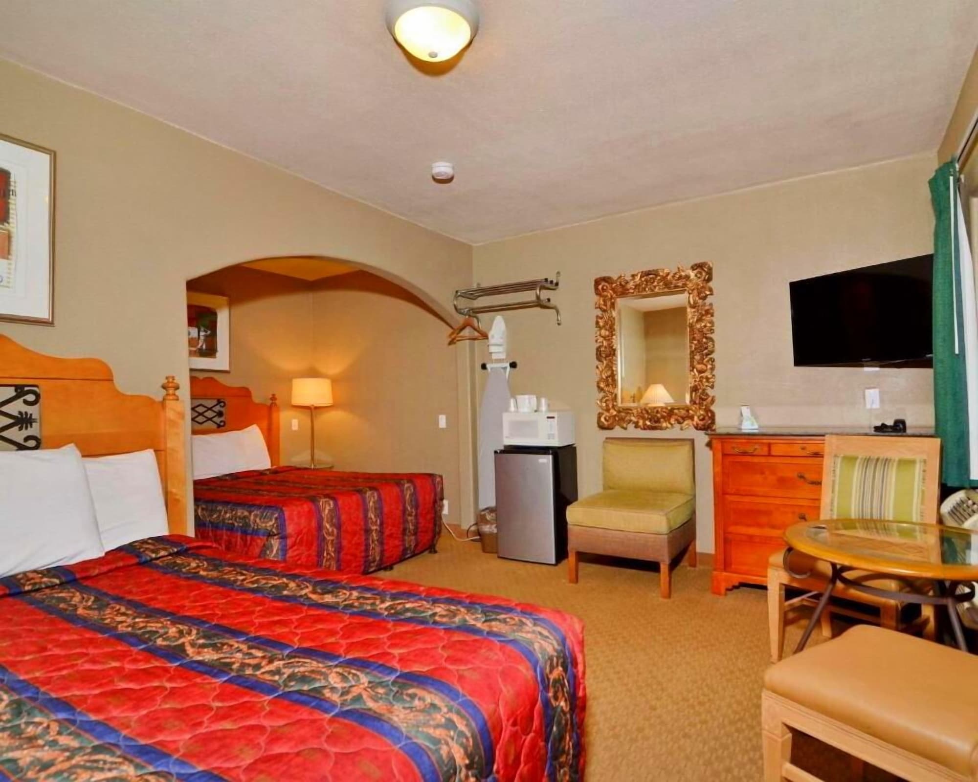 غرفة قياسية بسريرين مزدوجين، Rodeway Inn Near Coachella 6/8