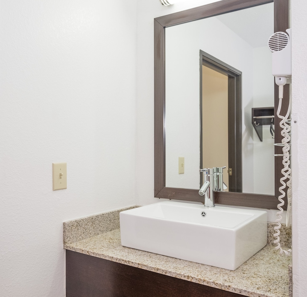 Red Roof Inn Columbus - Hebron 6/22