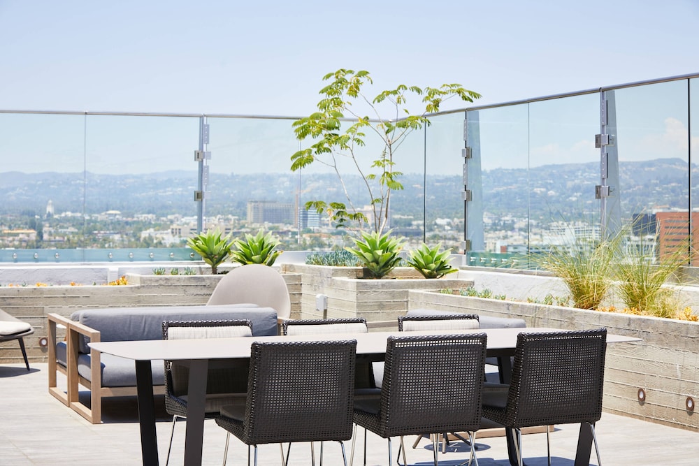 AC Hotel by Marriott Beverly Hills 44/54