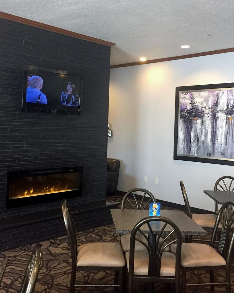 Expressway Suites Fargo 19/25