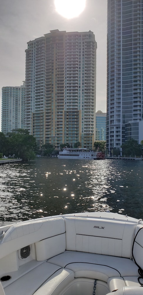 Ocean Mile Hotel 4/65