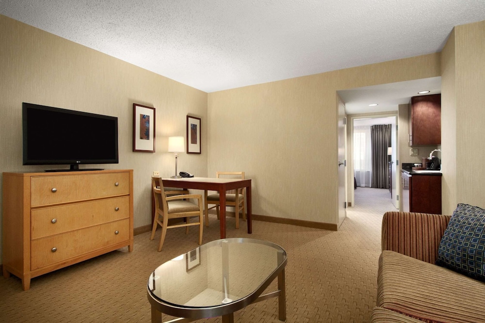 Embassy Suites By Hilton Washington D C Convention Center 58/96