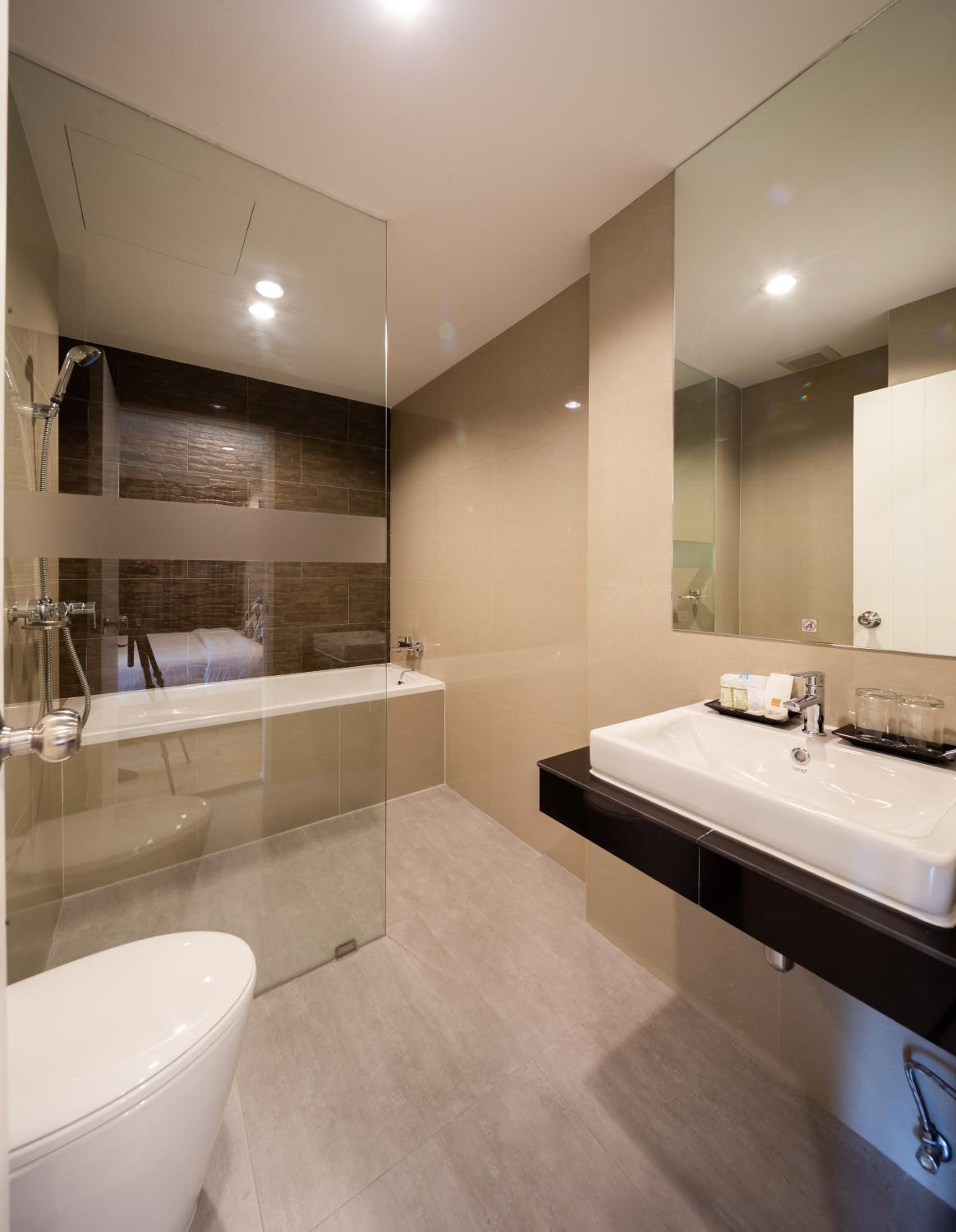 Horsehill Hotel Sriracha 24/25