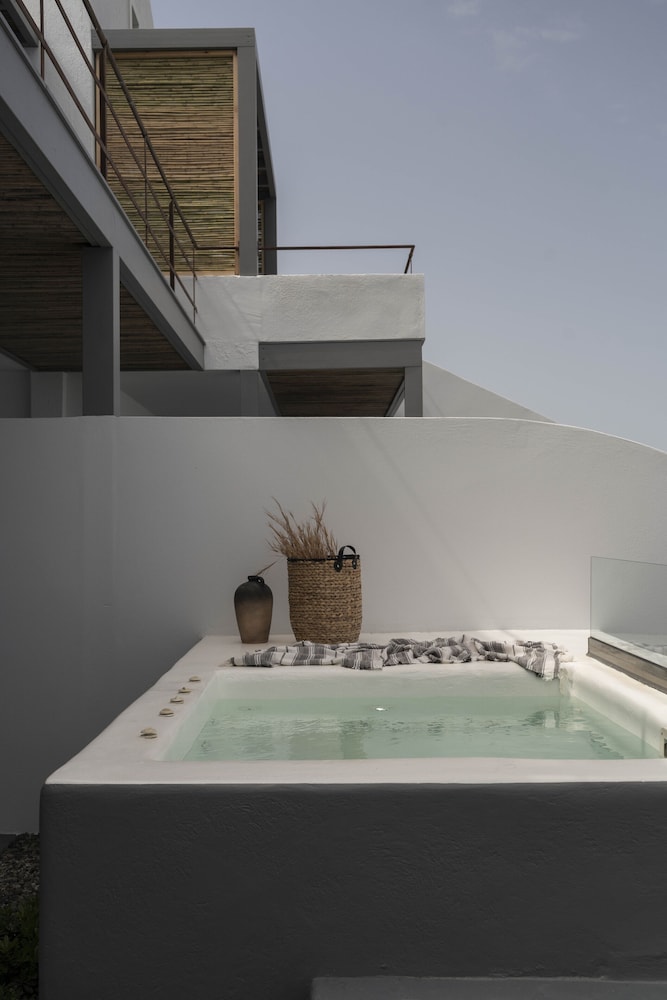 Coco-Mat Hotel Santorini 40/43