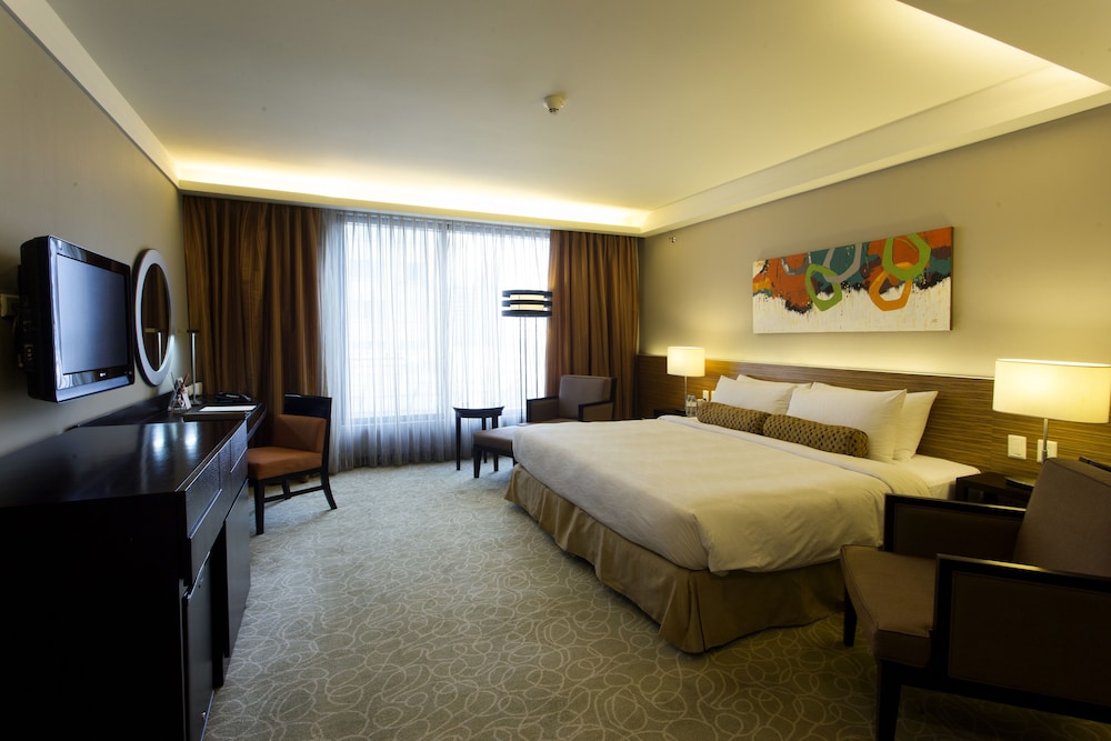 The Bellevue Manila 6/31