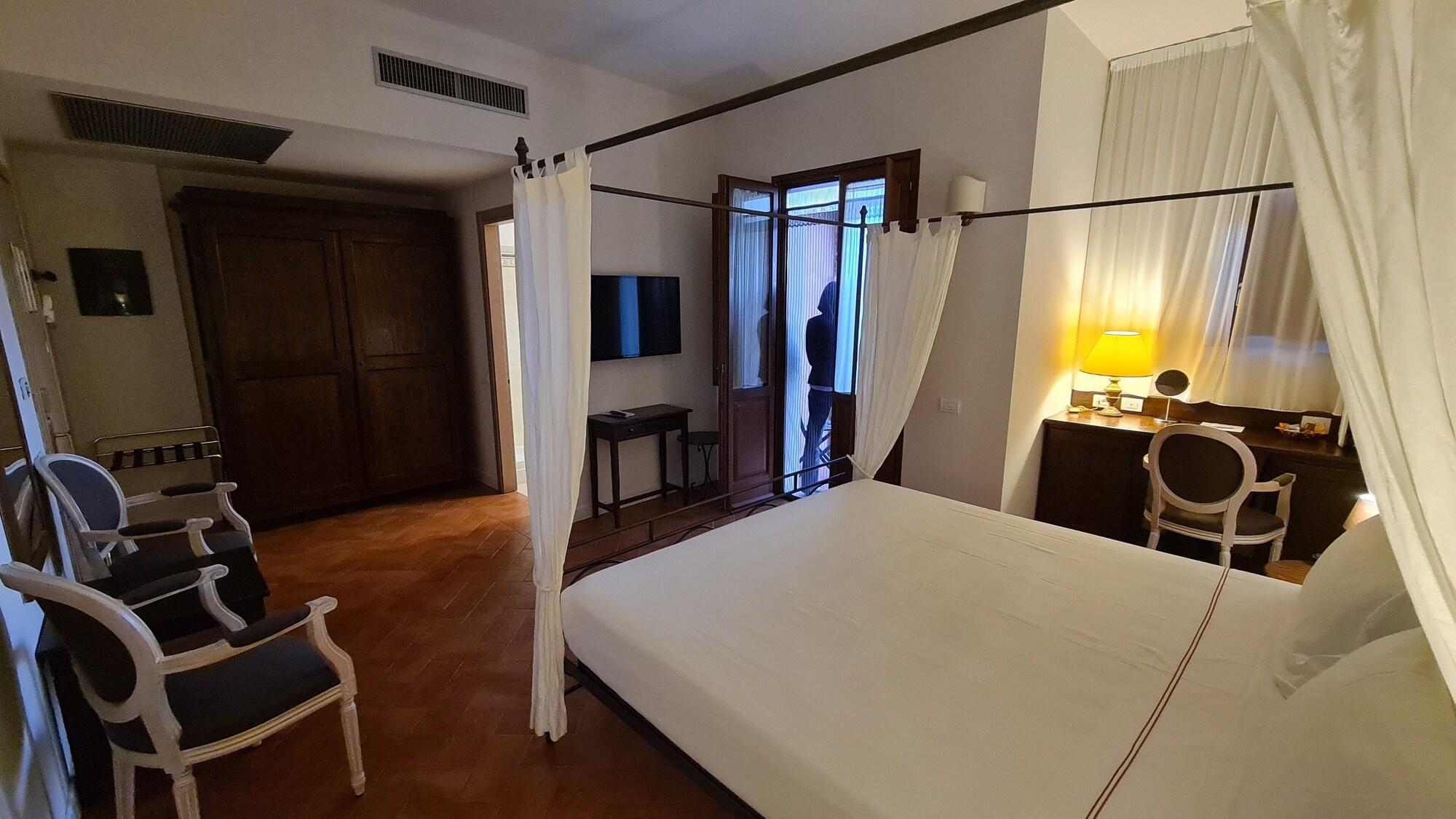 Deluxe, Double Bed