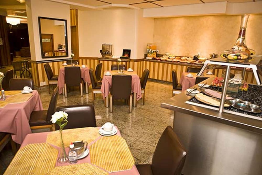 Carillon Plaza Hotel 36/50