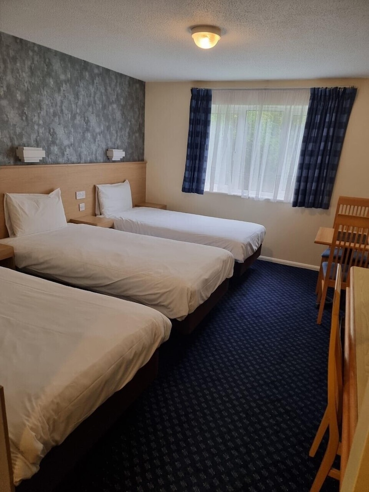 Travel Plaza Hotel 8/69