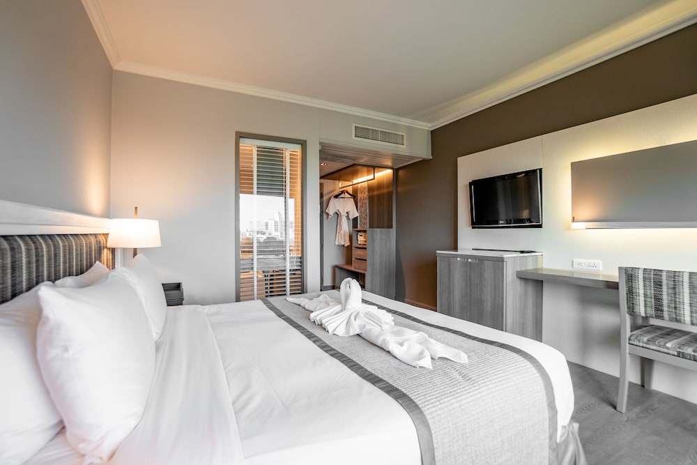 Grand Riverside Hotel Phitsanulok 9/65