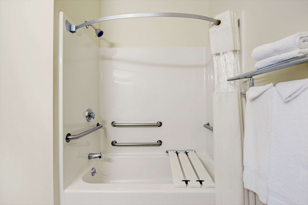 Travelodge By Wyndham St Louis 11/19