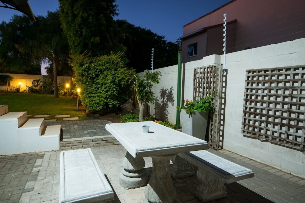 Millard Crescent Guest House 19/31