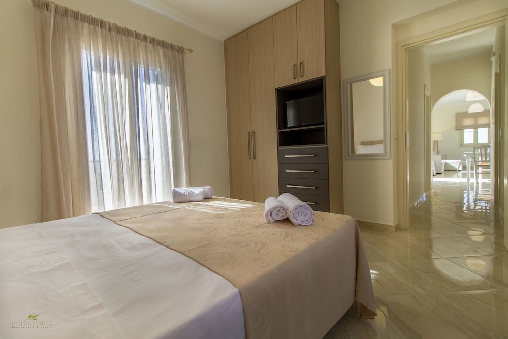 Iphimedeia Apartments Suites 44/75