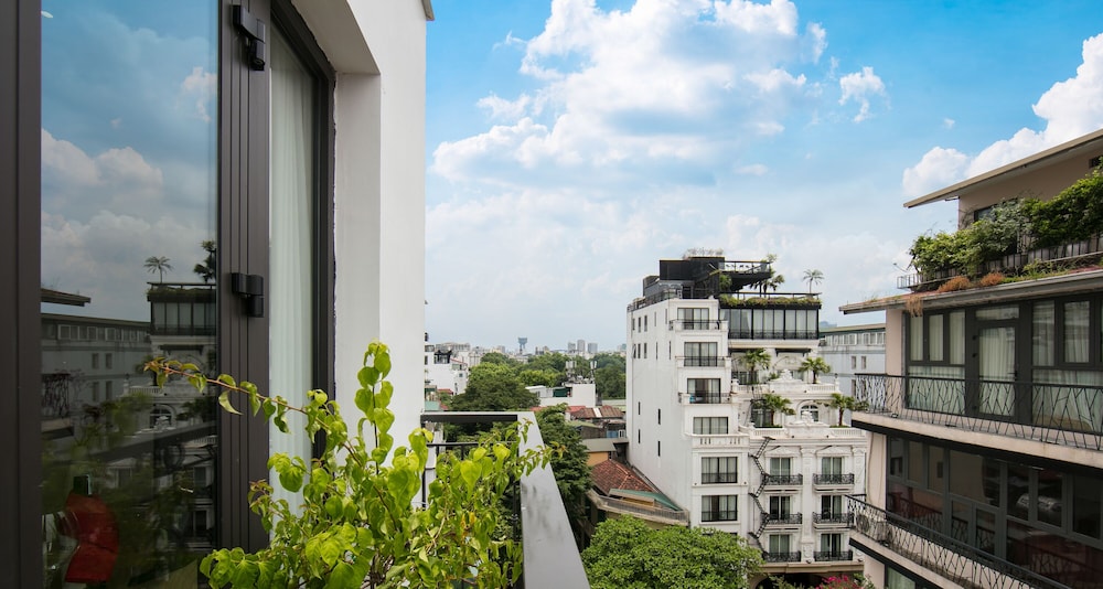 Aurora Premium Hotel and Spa (ex Delicacy Central Hotel and Spa) 3/48