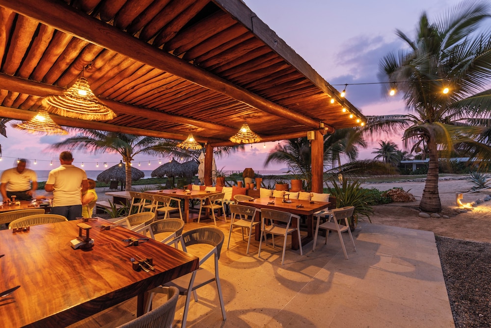 Marea Beachfront Villas 34/50