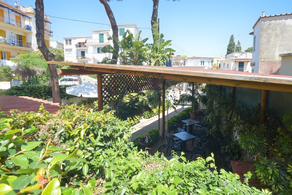 HOTEL VILLA TINA 50/56