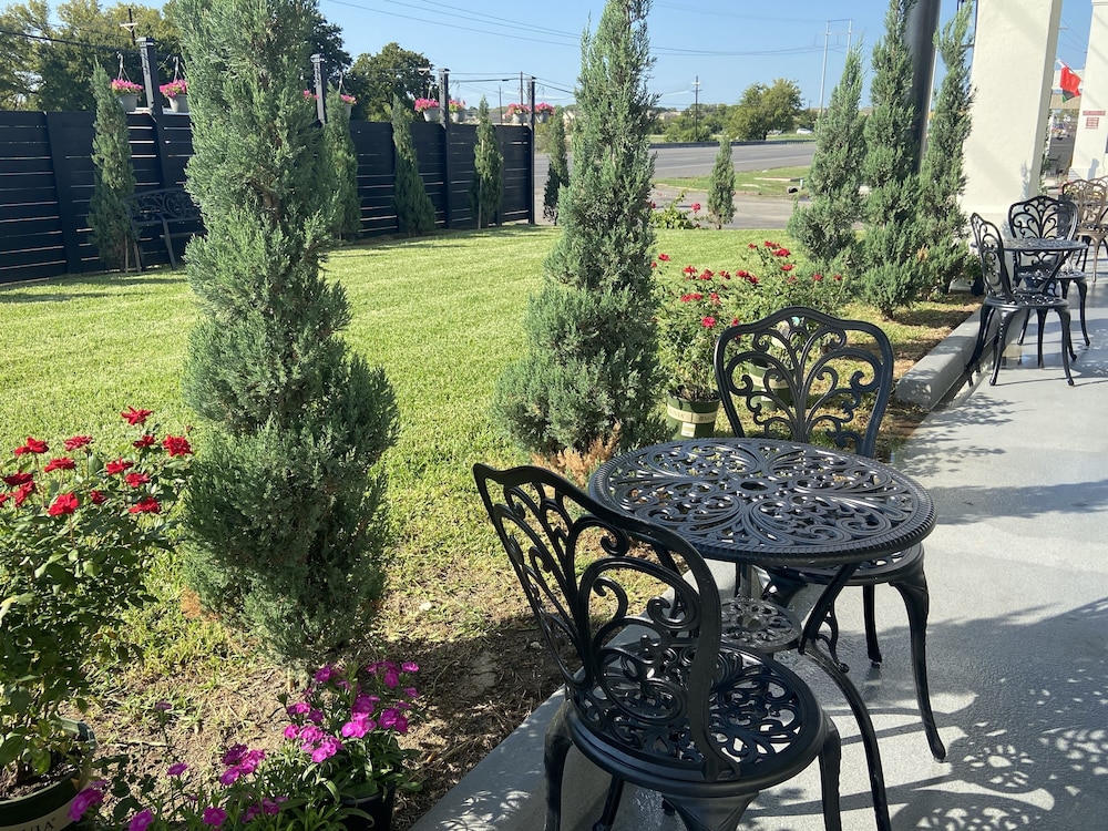 Stratus Suites Boutique Hotel 36/39