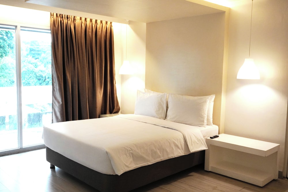 LeBlanc Hotel and Resort 6/16